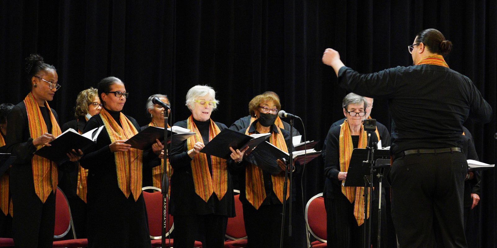 Sabathani Vintage Voices conducted by Robert Graham, photo credit Novelli Jurado 2400x1200 Sabathani Vintage Voices singers perform with Robert Graham conducting. Photo Credit: Novelli Jurado