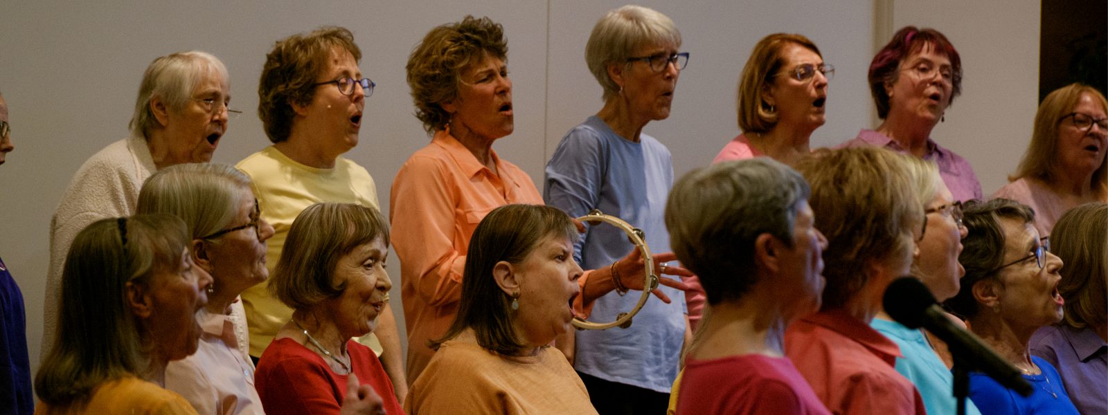 Vintage Voices Singers performing wearing pastel colored tops and black pants. Photo credit: Ethan Kellum Johnson
