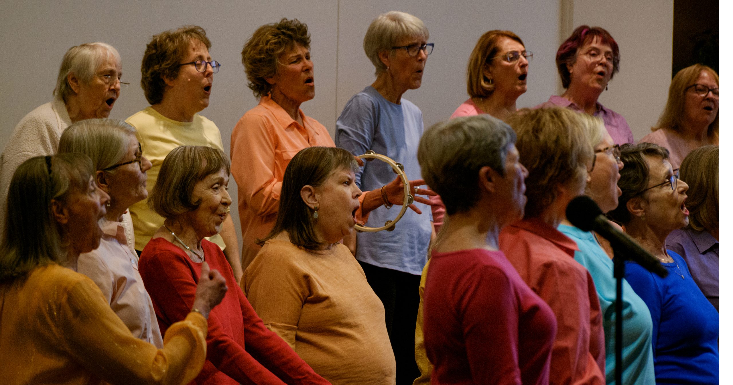 Vintage Voices Singers performing wearing pastel colored tops and black pants. Photo credit: Ethan Kellum Johnson